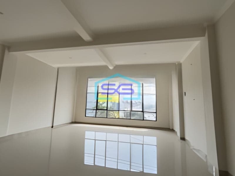 Disewakan Ruko 3 Lantai luas Tanah  450 m² Lokasi di Tangerang