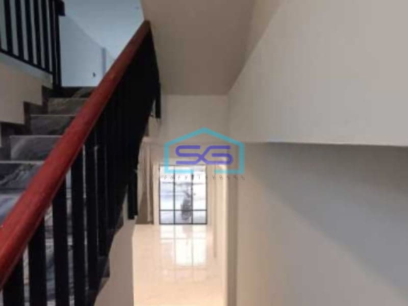 Dijual Ruko 3 Lantai Luas Bangunan 200 m²  Lokasi Bebas Banjir di Jelambar Jakarta Barat