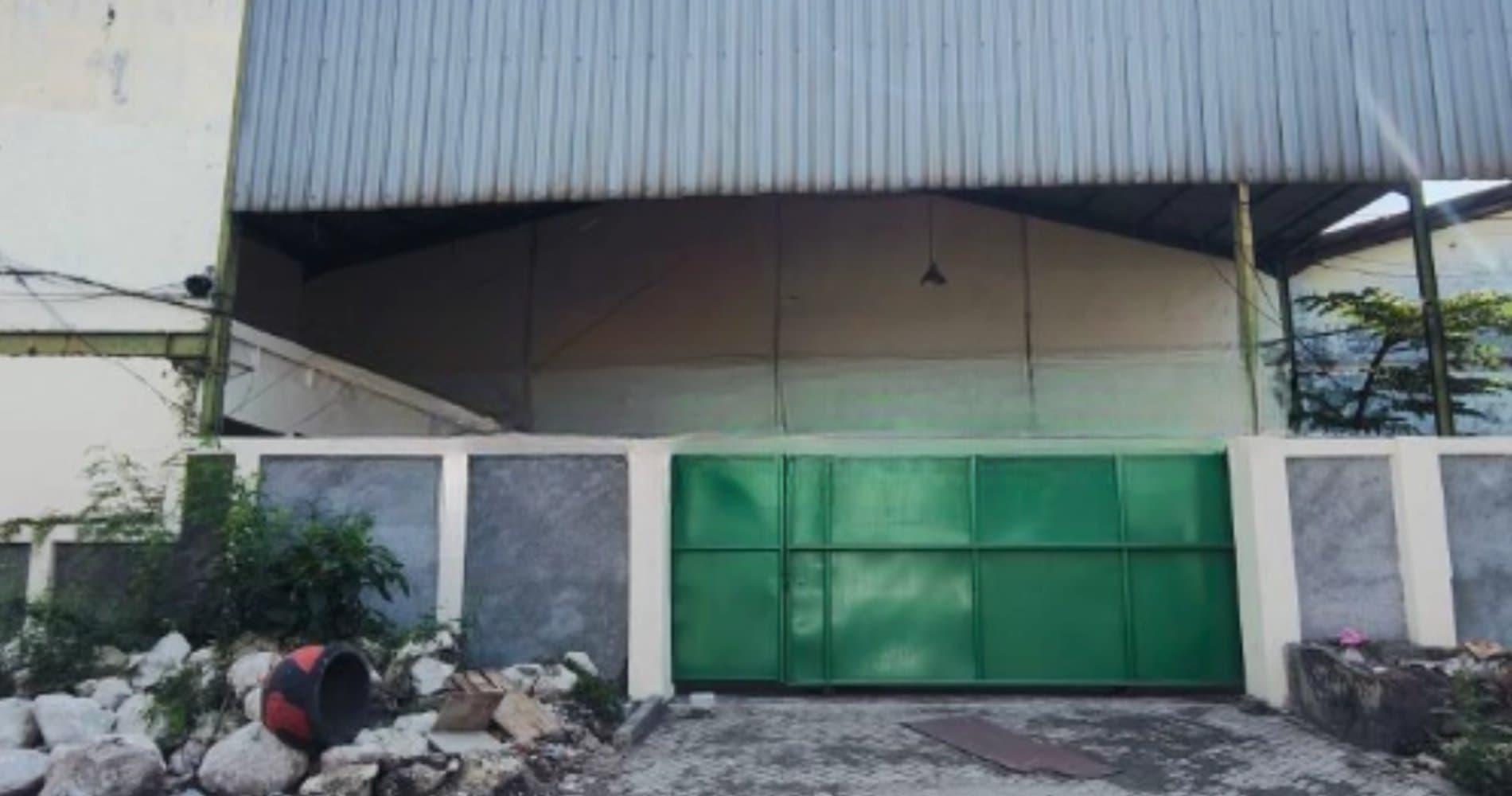 Disewakan Gudang Luas Tanah 1500 m² Lokasi Siap Pakai di Surabaya