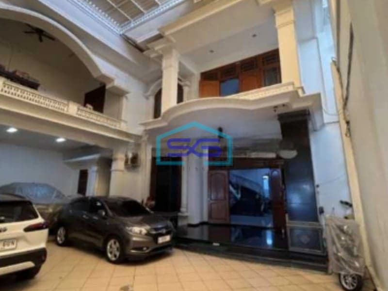 Dijual Ruang Usaha Komersial di Surabaya Pusat Lokasi Strategis Bangunan 3 Lantai LT 840m2