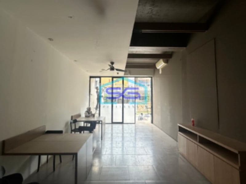 Disewakan Ruko Hoek Rapih Pluit Jakarta Utara Luas Bangunan 680m2