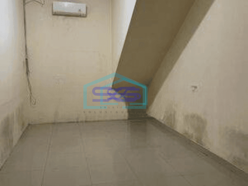 Disewa Ruko 3,5 lantai, di Muara Karang, jalanan utama, strategis