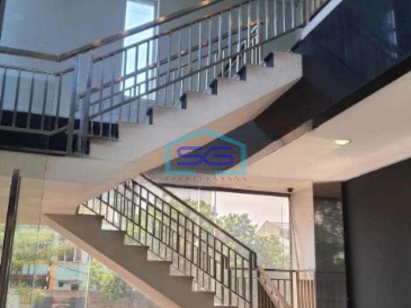Dijual Kantor Luas Tanah  2117 m² Lokasi Bebas Banjir di Jakarta Selatan