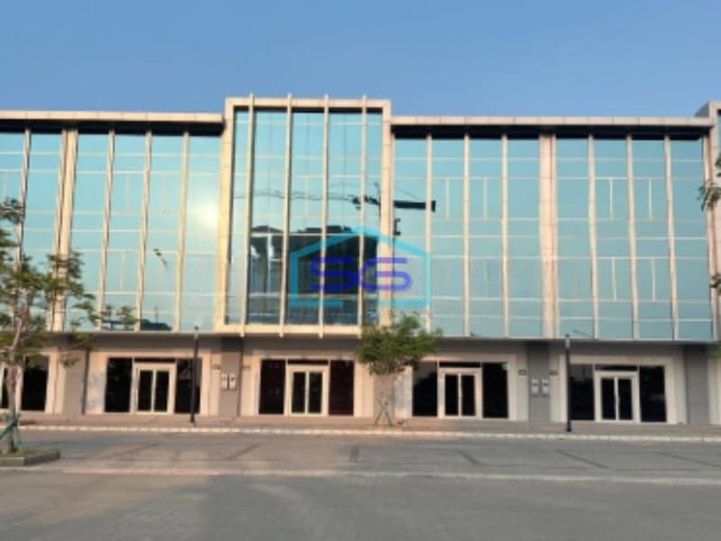 Dijual Ruko Sudah Renovasi, 3,5 Lantai di PIK Jakarta Utara Luas Bangunan 360m2