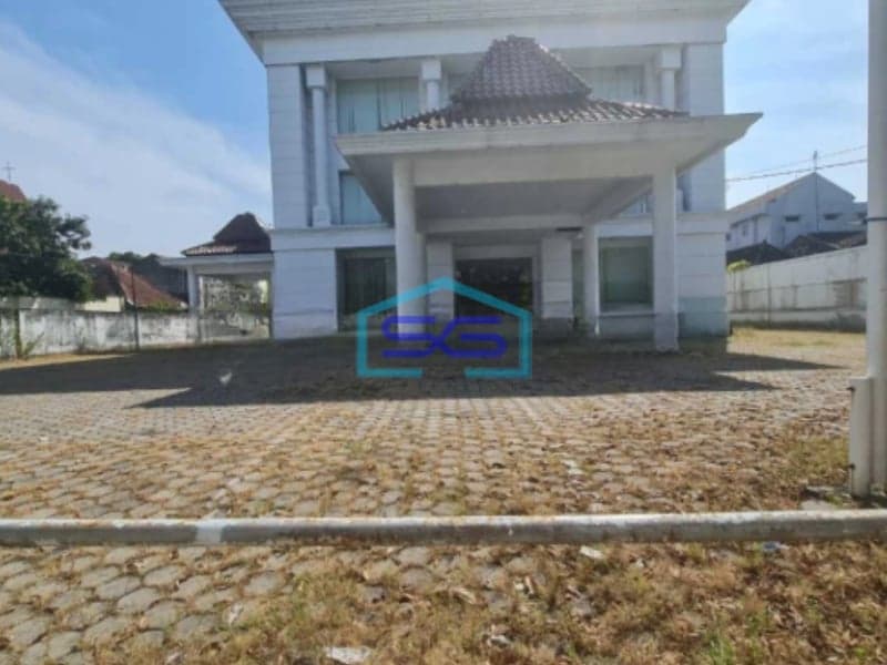 Disewakan Gedung Super Strategis Ex Bank di Jalan Veteran Solo LT 2580m2