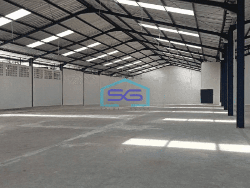 Disewakan Gudang Murah Luas Bangunan 3000 m² Lokasi Strategis di Pinggir Jalan Raya Narogong Bekasi