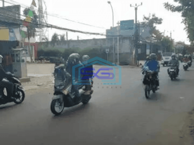 Tanah lapang dekat Metland Puri gondrong