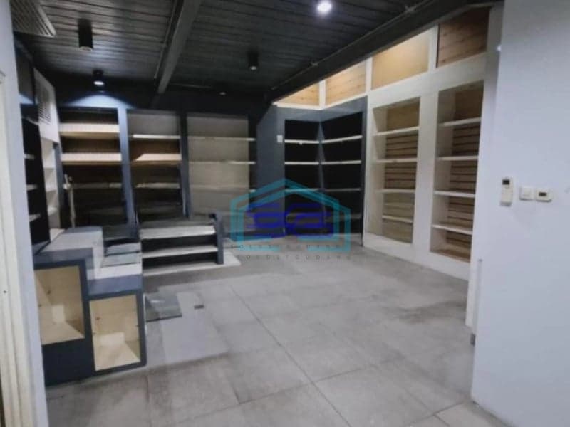 Dijual Gudang Luas Tanah  397 m² Lokasi di Kapuk Kamal Jakarta Barat