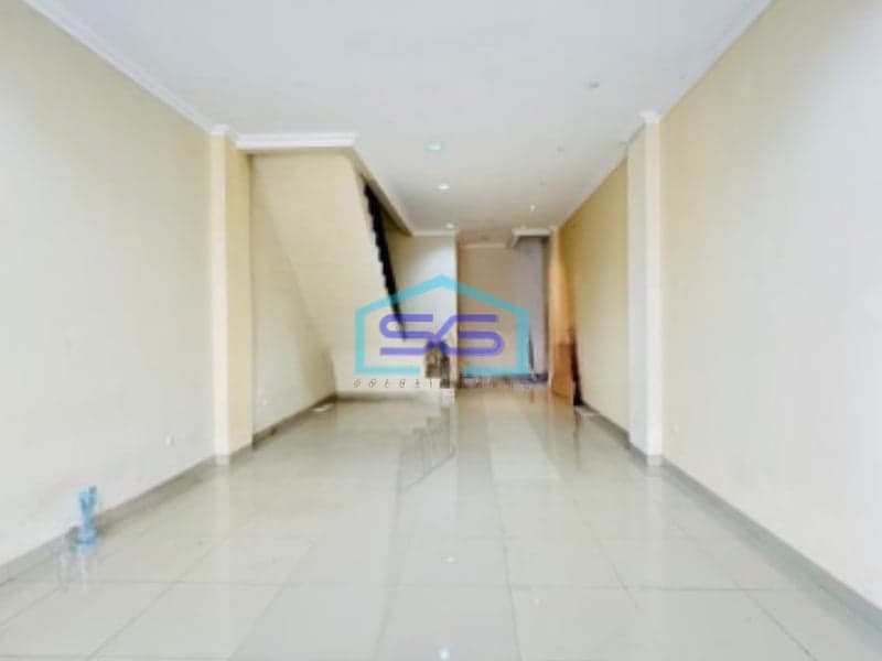 Disewakan Ruko di Jakarta Barat Bangunan 3,5 Lantai LB 250m2