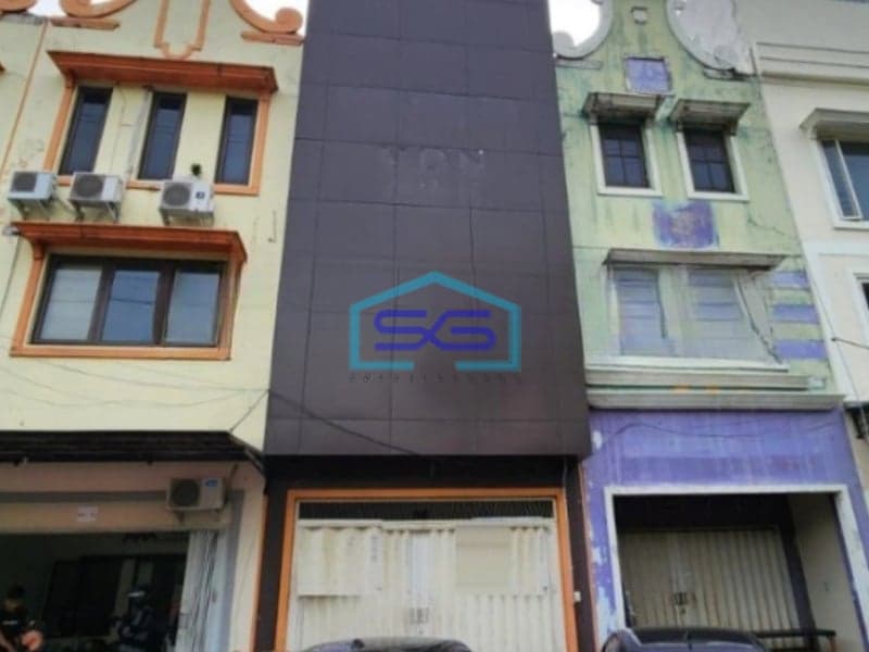 Disewakan Ruko Luas Bangunan 223 m² Lokasi Bebas Banjir di Surabaya