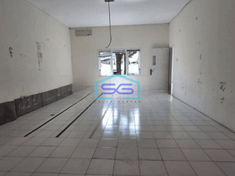 Disewakan gedung komersil parkiran luas di Renon Bali