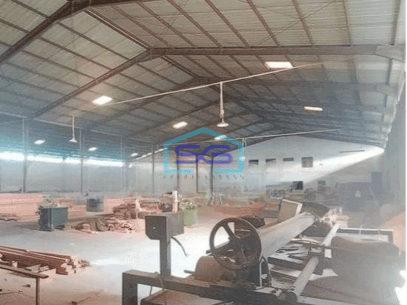 Dijual gudang besar 3000m2 di Pasar Kemis