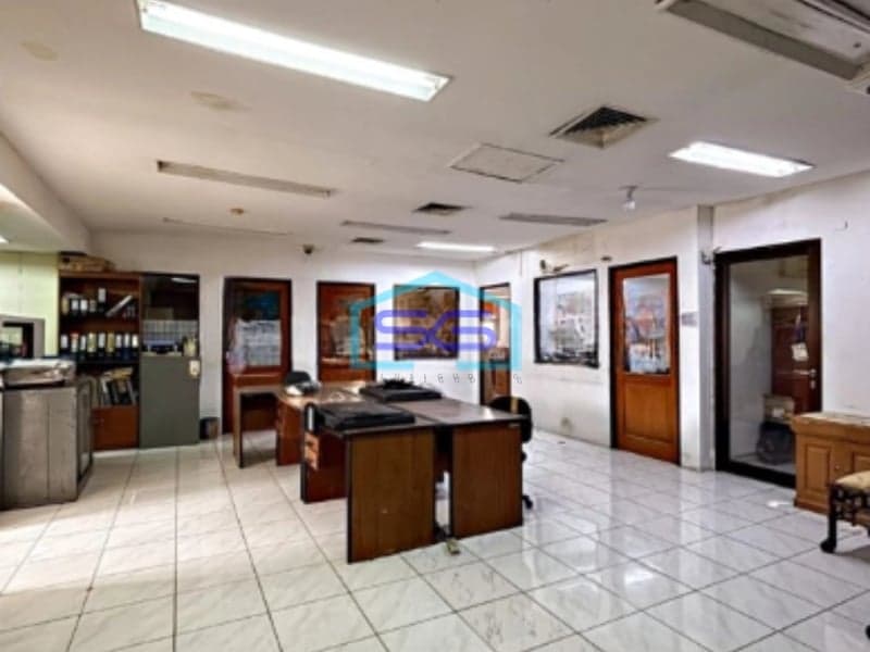 Dijual Gedung Kantor Strategis Siap Pakai di Menteng Jakarta Pusat LT 1718m2