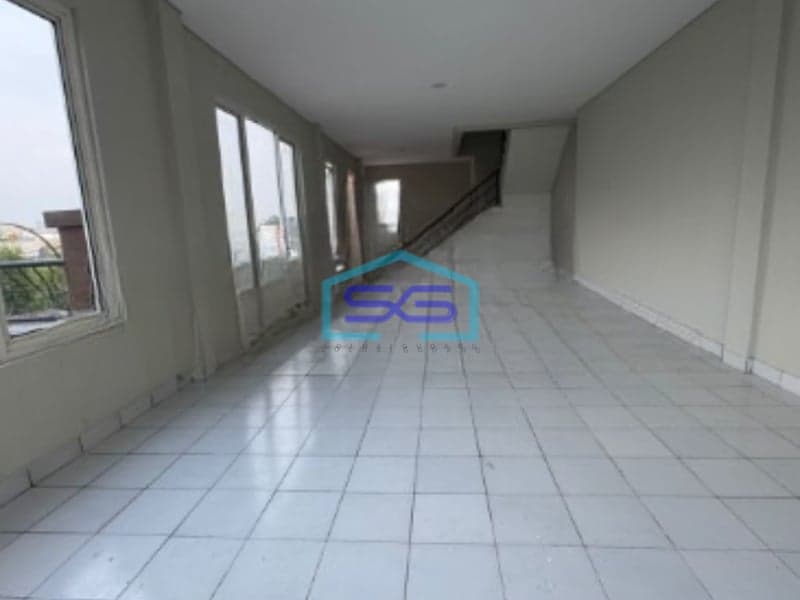 Disewakan Ruko Luas Bangunan  235 m² Lokasi di Taman Surya Jakarta Barat