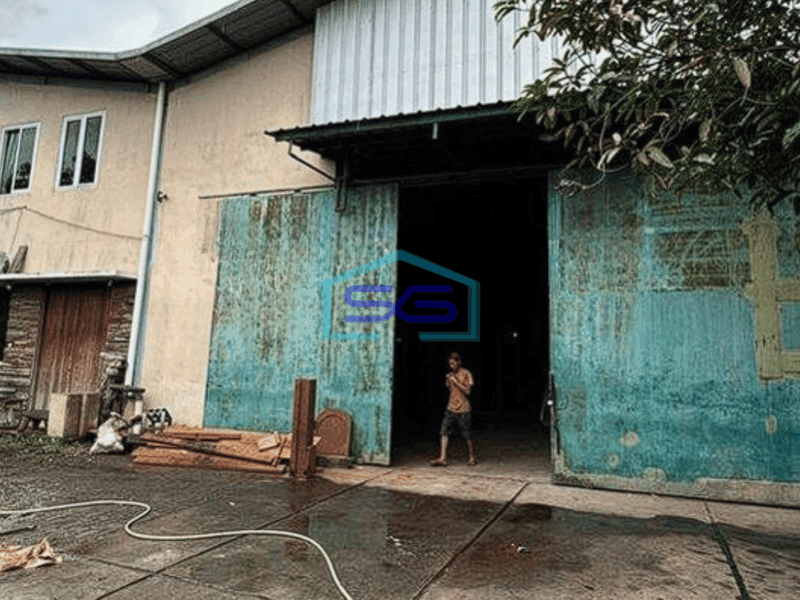Disewakan dan dijual gudang 1200m2 bagus di Cipondoh