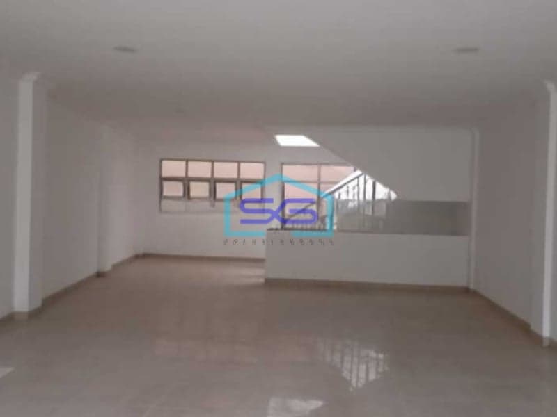 Disewa Ruko di Jelambar Jakarta Barat Luas Bangunan 200m2 Siap Huni