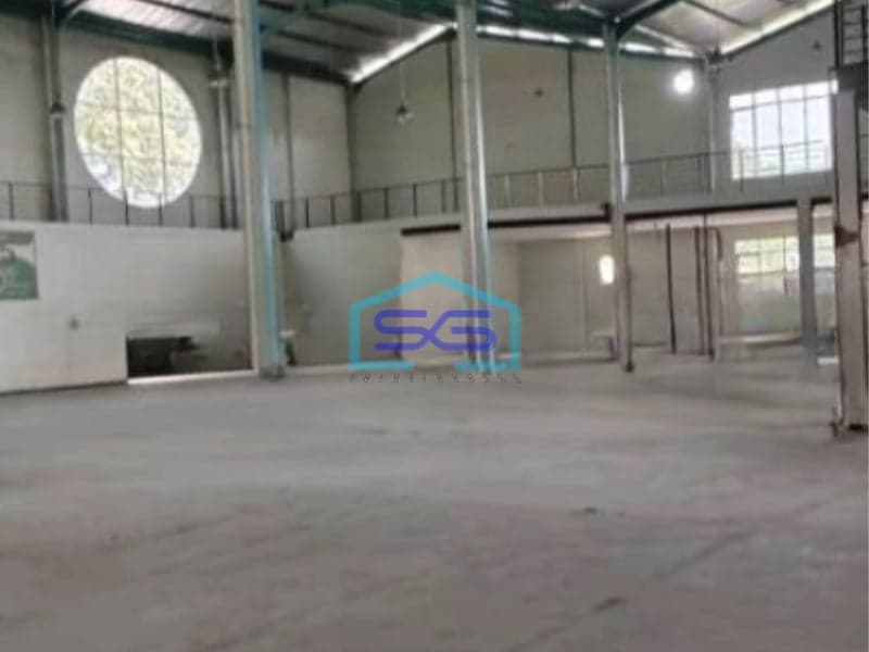 Disewakan Gudang Lokasi di Surabaya Ada Kantor Luas Bangunan 2500 m²