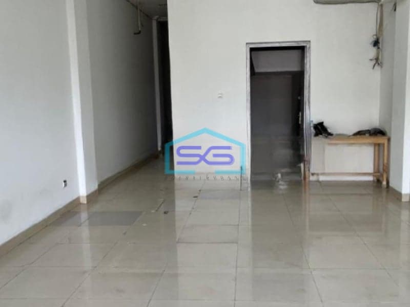 Disewakan Ruko Lokasi Strategis Luas Bangunan  270 m² di Jakarta Barat