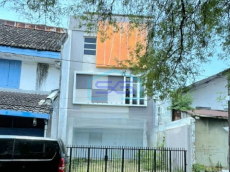 Disewakan Ruko Strategis 3 lantai di Pasar Gede, Cokronegaran Jawa Tengah LB 1050m2