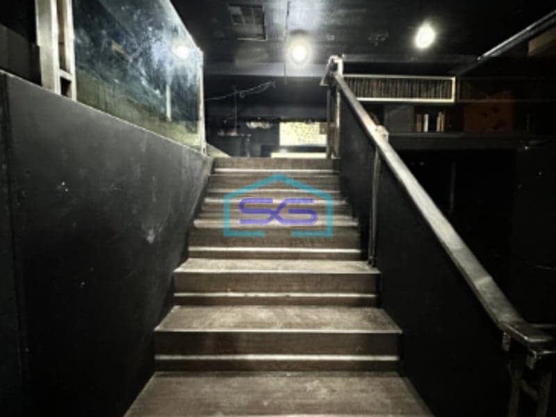 Disewakan Ruang Usaha Ex Bar Area Kemang Jakarta Selatan di Pinggir Jalan Raya LB 1800m2