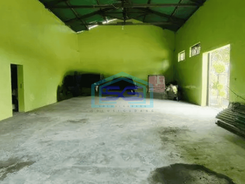 Disewakan gudang murah area parkir luas di kediri