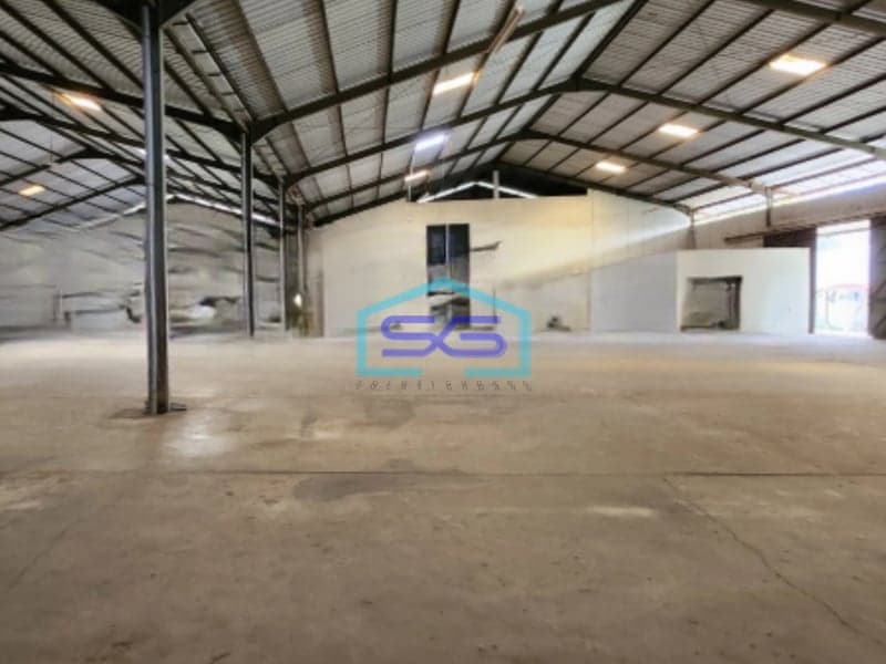 Disewakan Gudang Luas Bangunan 1680 m2 Lokasi Strategis di Semarang Barat