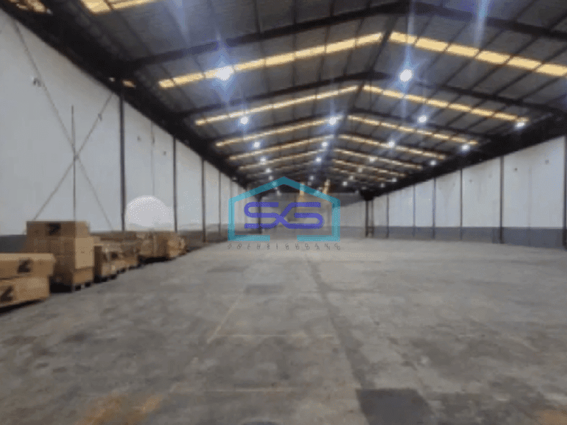 Disewakan Gudang Dekat Bandara Loading Dock Rapi Siap Pakai Bebas Banjir