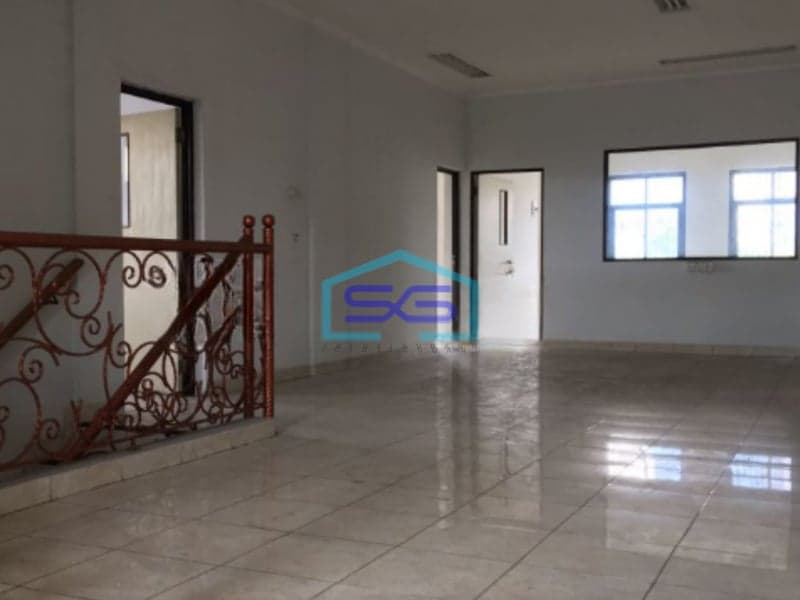 Disewakan Ruko Hadap Jalan Raya di Lapangan Bola Kebon Jeruk Jakarta Barat Luas Bangunan  432 m²