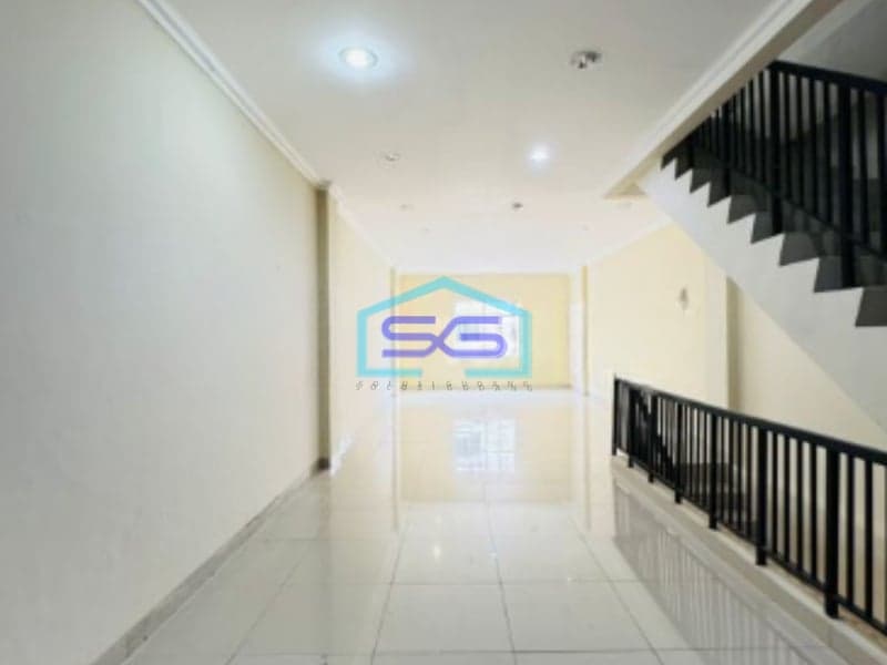 Disewakan Ruko di Jakarta Barat Bangunan 3,5 Lantai LB 250m2