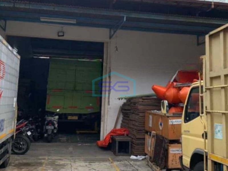 Dijual Gudang Siap Huni Bebas Banjir Luas Tanah  890 m² Lokasi di Jakarta Selatan