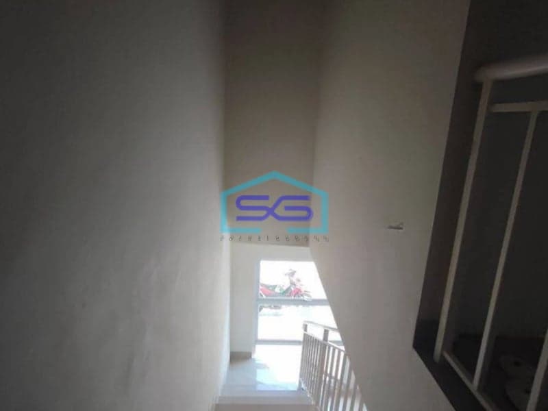 Disewakan Ruko baru di dekat green lake city magnolia park Tangerang 2 lantai