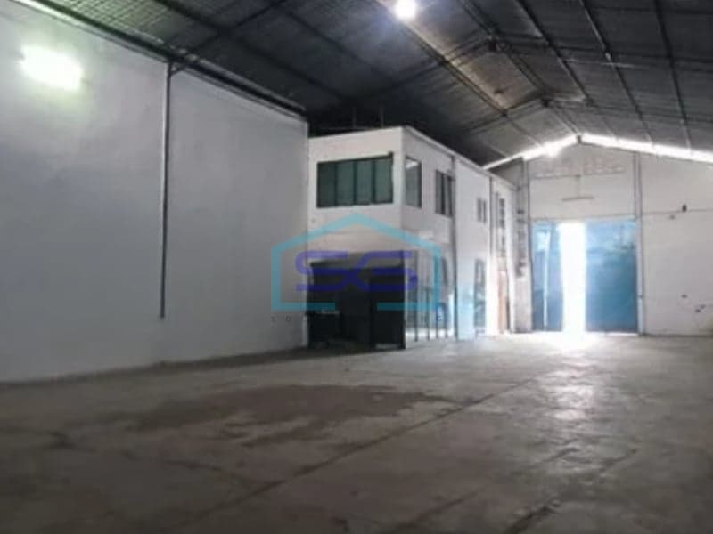 迈阿密仓储区战略位置2层办公室仓库出租，土地面积420平方米