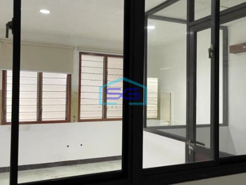 Disewakan Ruko Bangunan 1 Lantai Rapi Terawat Pinggir Jalan Raya Protokol Semarang LT 1085m2