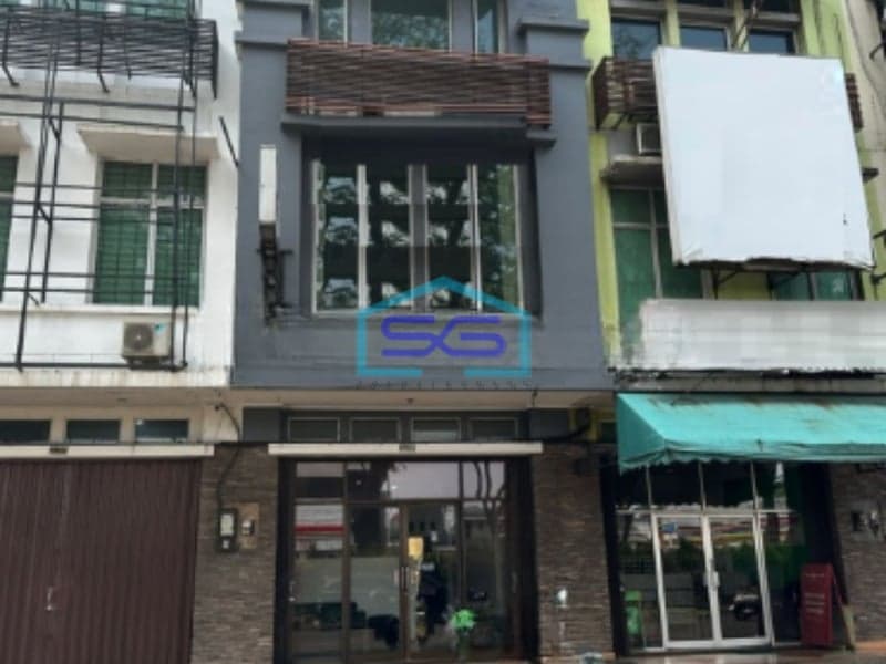 Dijual Ruko Tol Boulevard BSD Serpong Tangerang Selatan 3 Lantai LB 202m2