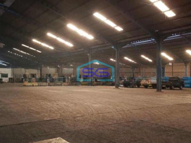 Disewakan Gudang Akses Container Luas Bangunan  1400 m² Lokasi di Karawaci Tangerang