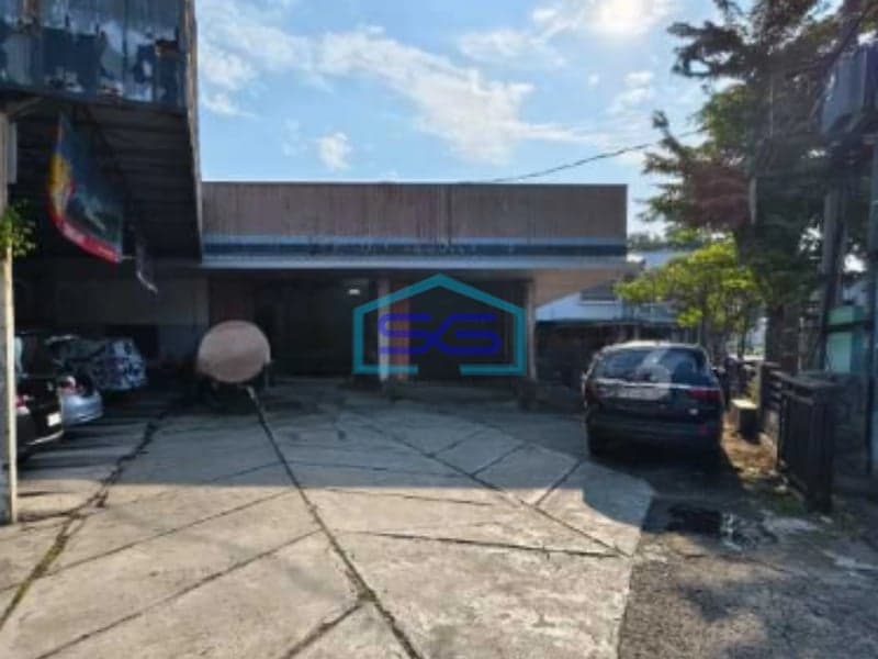 Dijual Ruang Usaha Lokasi Strategis Karawang Barat Jawa Barat Luas Bangunan 1060 m²