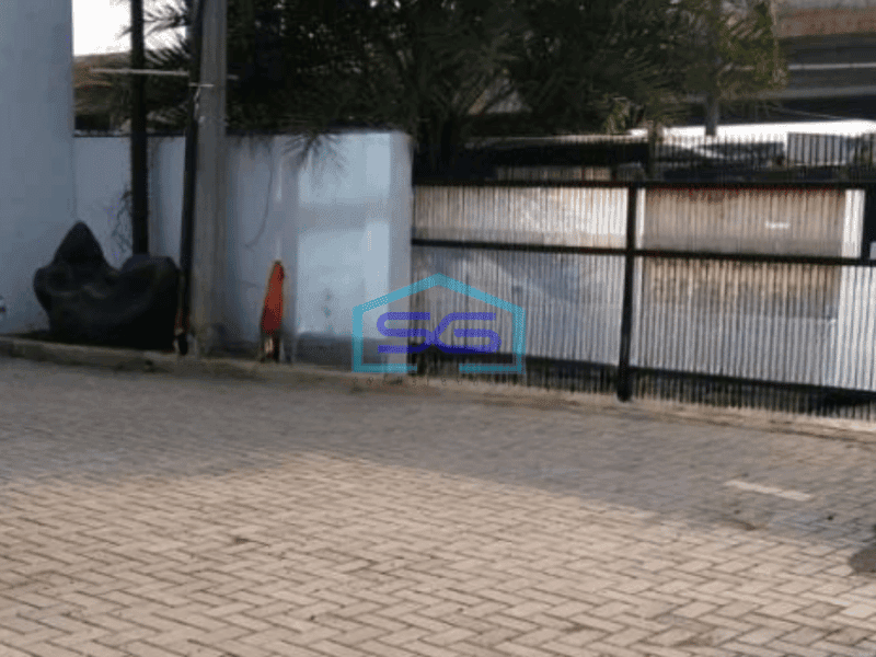 Disewakan Ruko di Tepi Jalan Raya Cengkareng Jakarta Barat Luas Bangunan  400 m²