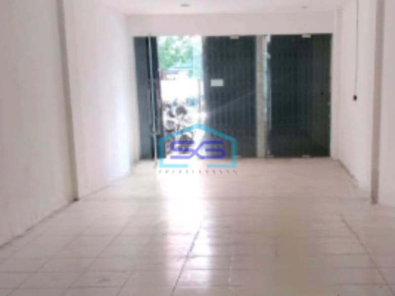 Disewakan Ruko Lokasi Strategis Luas Bangunan  230 m²  di Srengseng Jakarta Barat