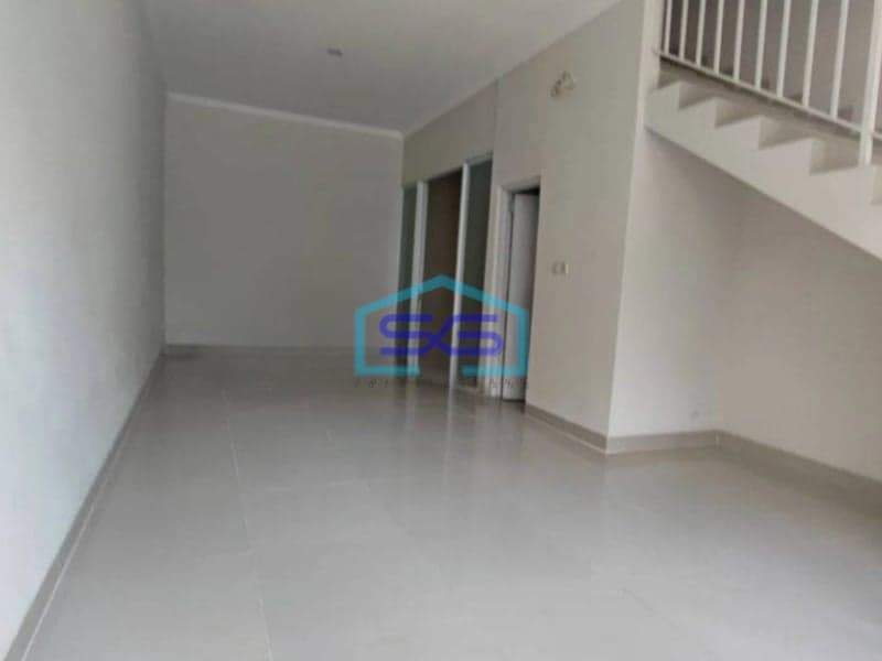 Disewakan Ruko baru di dekat green lake city magnolia park Tangerang 2 lantai