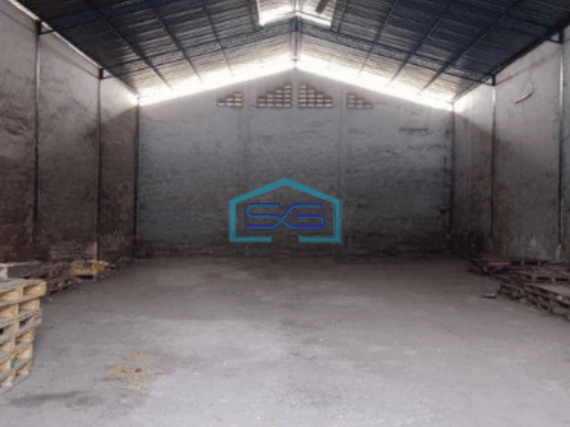 Disewakan Gudang Luas Bangunan  1600 m² Lokasi Pinggir Jalan Raya Pegadungan Jakarta Barat