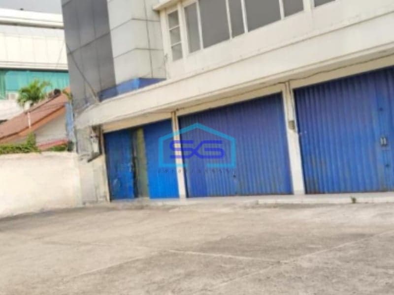 Disewakan Ruko 3 Gandeng di Rawamangun Jakarta Timur Luas Bangunan 1225m2