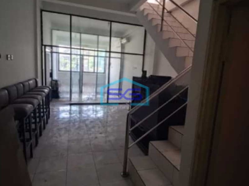 Disewakan Ruko di Tanjung Duren Jakarta Barat Bangunan 3 Lantai LB 220m2