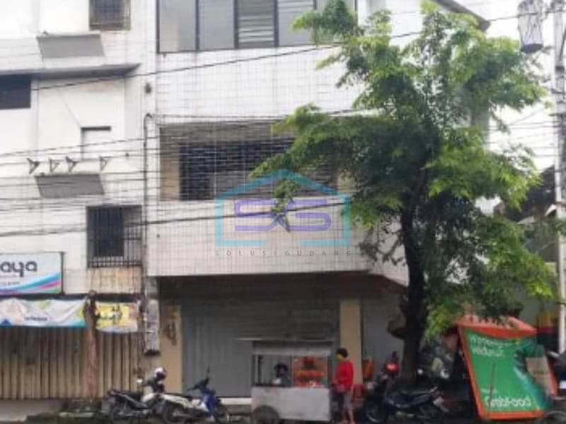 Disewakan Ruko Strategis 3 Lantai Kawasan Niaga di Widuran Solo Jawa Tengah LB 300m2