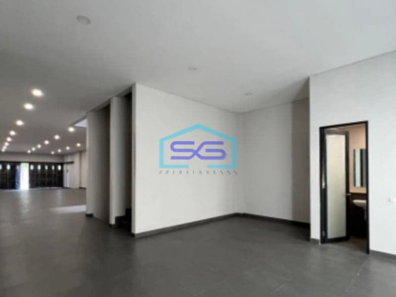 Disewakan Ruko Baru Dan Bagus Sekali 3,5 Lantai Di Otista Bandung LB 740m2