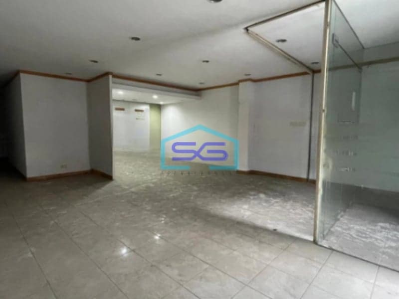 Disewakan Ruko 3 Lantai Kawasan Niaga Di Pasar Legi Banjarsari Solo LB 300m2