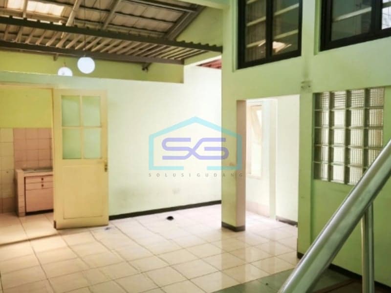 For Rent Shop House Main Road Location in Wastukencana, Bandung Building Area 183m2
