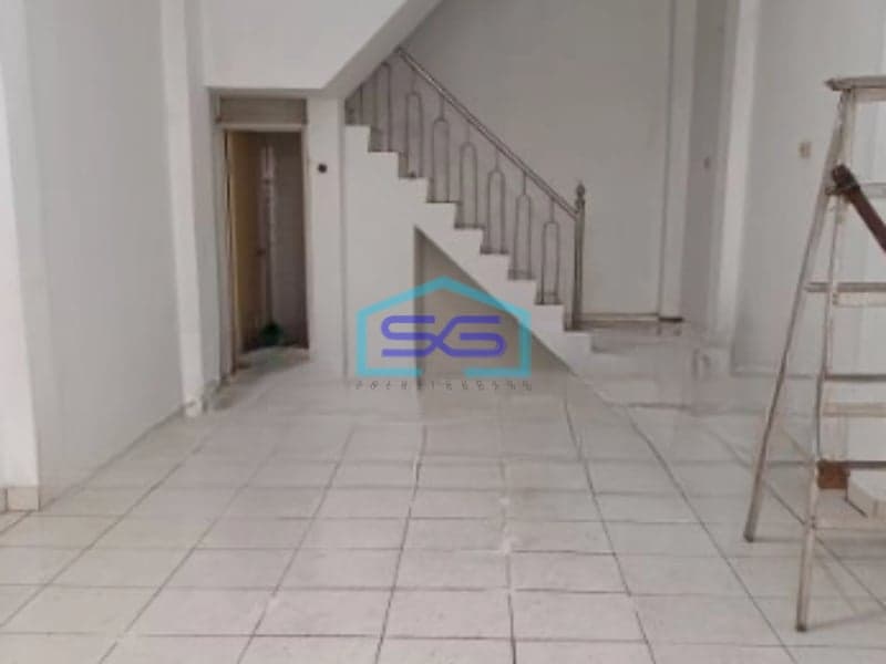 Disewakan Ruko Luas Bangunan 100 m² Lokasi Pinggir Jalan Jelambar Jakarta Barat
