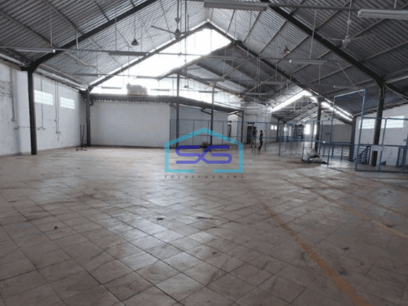 Disewakan gedung mezanine 2 lantai dan lift di Seminyak Bali