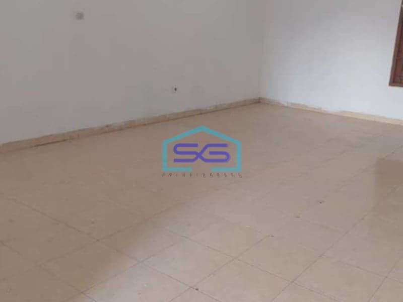 Disewakan Ruko Luas Bangunan 200 m² Lokasi di Tomang Jakarta Barat