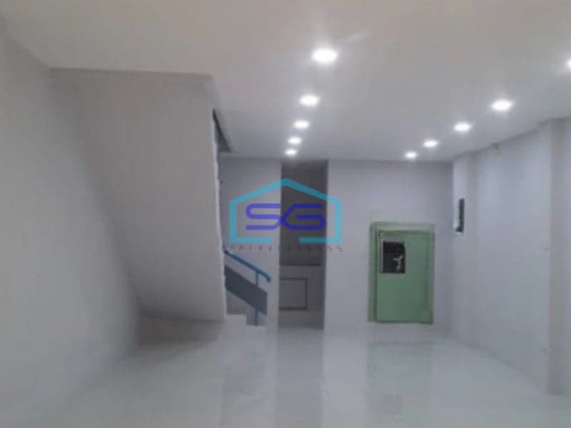 Dijual Ruko Sudah Renovasi SHM Luas Bangunan 250m2 Terdiri 3,5 Lantai di Jakarta Barat